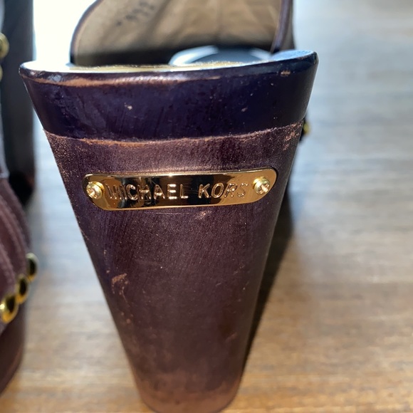 Beautiful leather Michael Kors sandals size 9! - Picture 4 of 11
